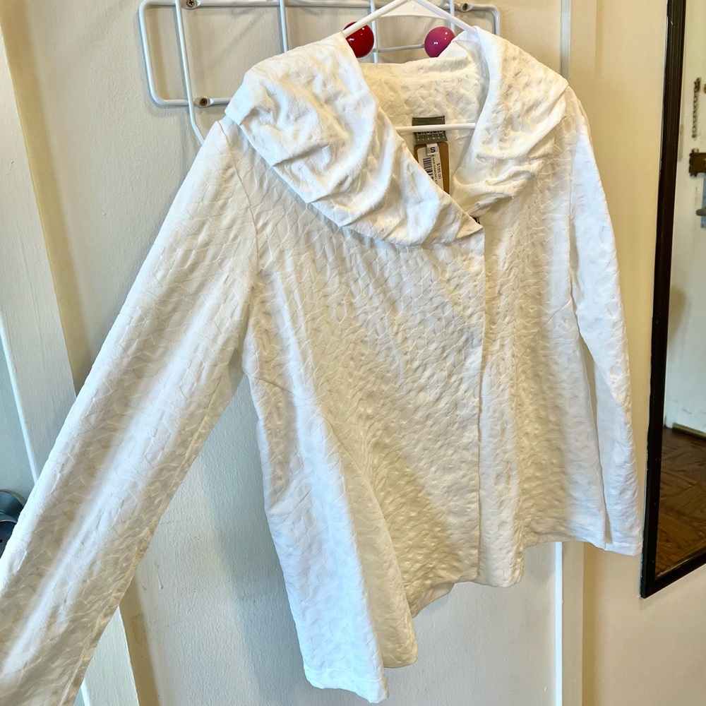 NICHE x Nilgun Derman 🤍 Asymmetrical Diamond Textured Jacket - Picture 2 of 4